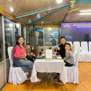 Alternative view of Vé tour ghép Ăn tối + Nghe ca Huế trên sông Hương thuyền thường