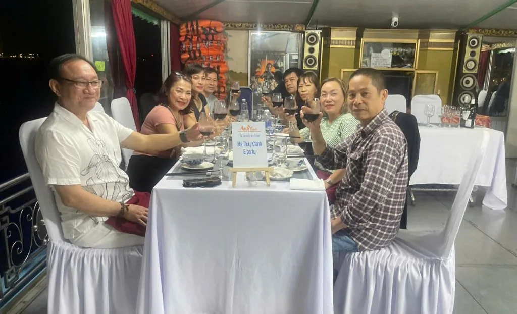 Vé tour ghép Ăn tối + Nghe ca Huế trên sông Hương thuyền thường - Ảnh 3