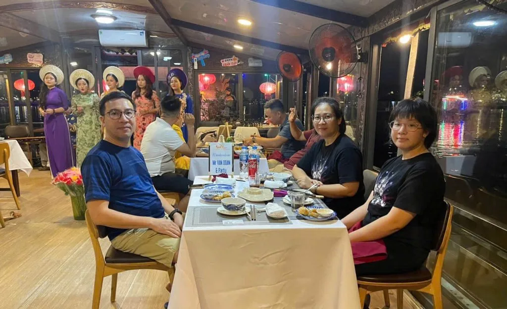 Vé tour ghép Ăn tối + Nghe ca Huế trên sông Hương - Ảnh 2