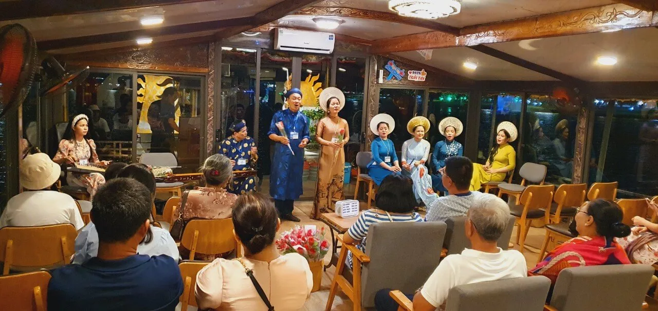 Vé tour ghép nghe ca Huế trên sông Hương - Ảnh 3